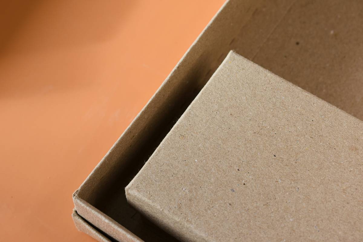Comparison chart showing eco-conscious cat meal ingredients versus conventional options in biodegradable packaging